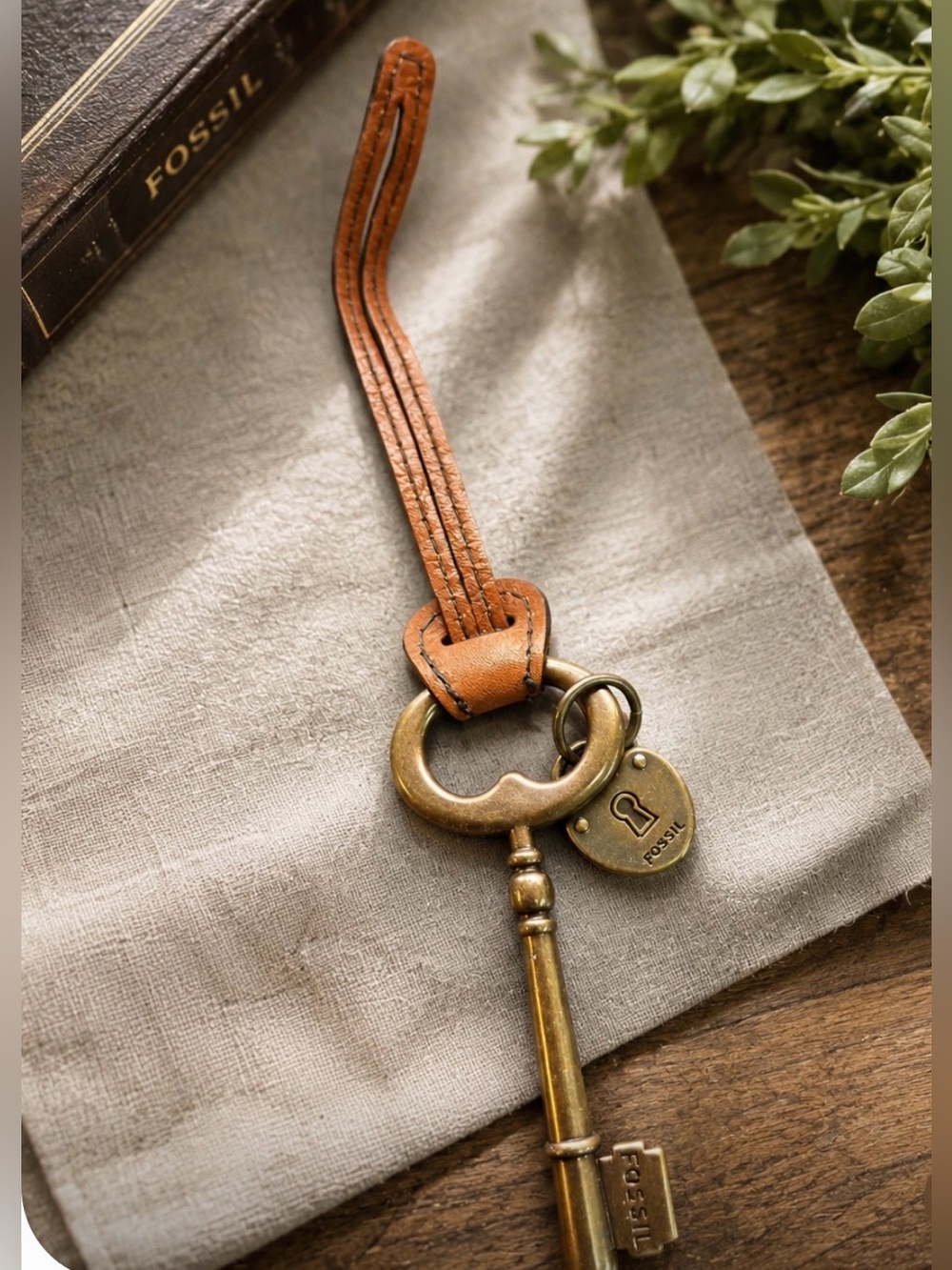 LUCKY BRAND LARGE KEY & LOCK  PURSE CHARM ANTIQUE GOLD BROWN LEATHER COLLECTIBLE